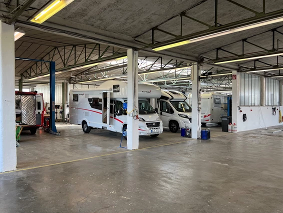 Wohnmobilhändler: Werkstattbereich - CaraService Campingwelt Weißenhorn GmbH