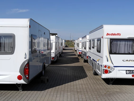 Wohnmobilhändler: Große Auswahl an gebrauchten Wohnwagen mit unterschiedlicher Ausstattung und Größe - Jysk Caravan Center