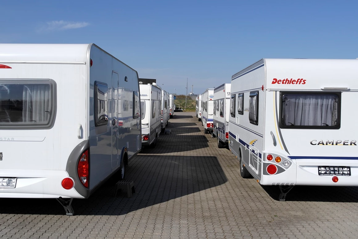 Wohnmobilhändler: Große Auswahl an gebrauchten Wohnwagen mit unterschiedlicher Ausstattung und Größe - Jysk Caravan Center
