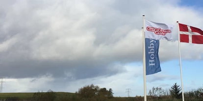 Wohnwagenhändler - Verkauf Reisemobil Aufbautyp: Alkoven - Wir sind Händler von Hobby, Knaus, Fendt, T@B, Vega Caravans sowie Ahorn und Hobby Reisemobilen und Vans - Jysk Caravan Center