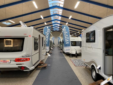 Wohnmobilhändler: Wir sind Händler von Hobby, Knaus, Fendt, T@B, Vega Caravans sowie Ahorn und Hobby Reisemobilen und Vans - Jysk Caravan Center