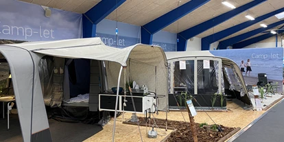 Wohnwagenhändler - Verkauf Reisemobil Aufbautyp: Alkoven - Zeltanhänger-Ausstellung mit Camp-let - Jysk Caravan Center