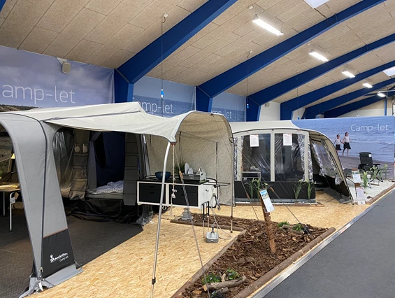 Wohnmobilhändler: Zeltanhänger-Ausstellung mit Camp-let - Jysk Caravan Center