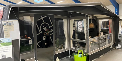 Wohnwagenhändler - Verkauf Reisemobil Aufbautyp: Alkoven - Große Ausstellung mit Isabella wohnwagenvorzelt - Jysk Caravan Center