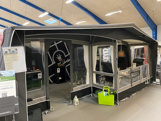 Wohnmobilhändler: Große Ausstellung mit Isabella wohnwagenvorzelt - Jysk Caravan Center