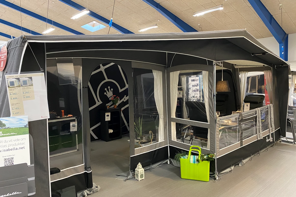 Wohnmobilhändler: Große Ausstellung mit Isabella wohnwagenvorzelt - Jysk Caravan Center