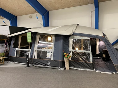 Wohnmobilhändler: Große Ausstellung mit Isabella wohnwagenvorzelt - Jysk Caravan Center