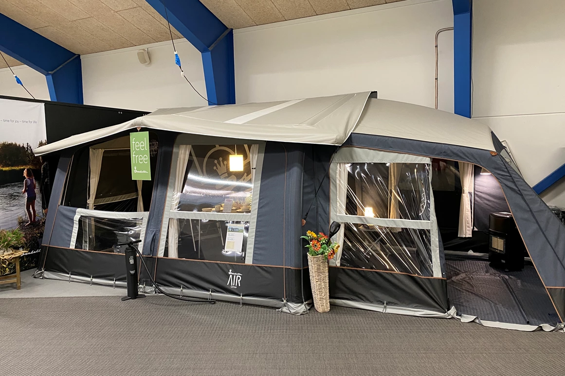 Wohnmobilhändler: Große Ausstellung mit Isabella wohnwagenvorzelt - Jysk Caravan Center