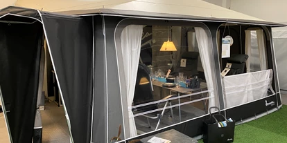Wohnwagenhändler - Verkauf Reisemobil Aufbautyp: Alkoven - Große Ausstellung mit Isabella wohnwagenvorzelt - Jysk Caravan Center