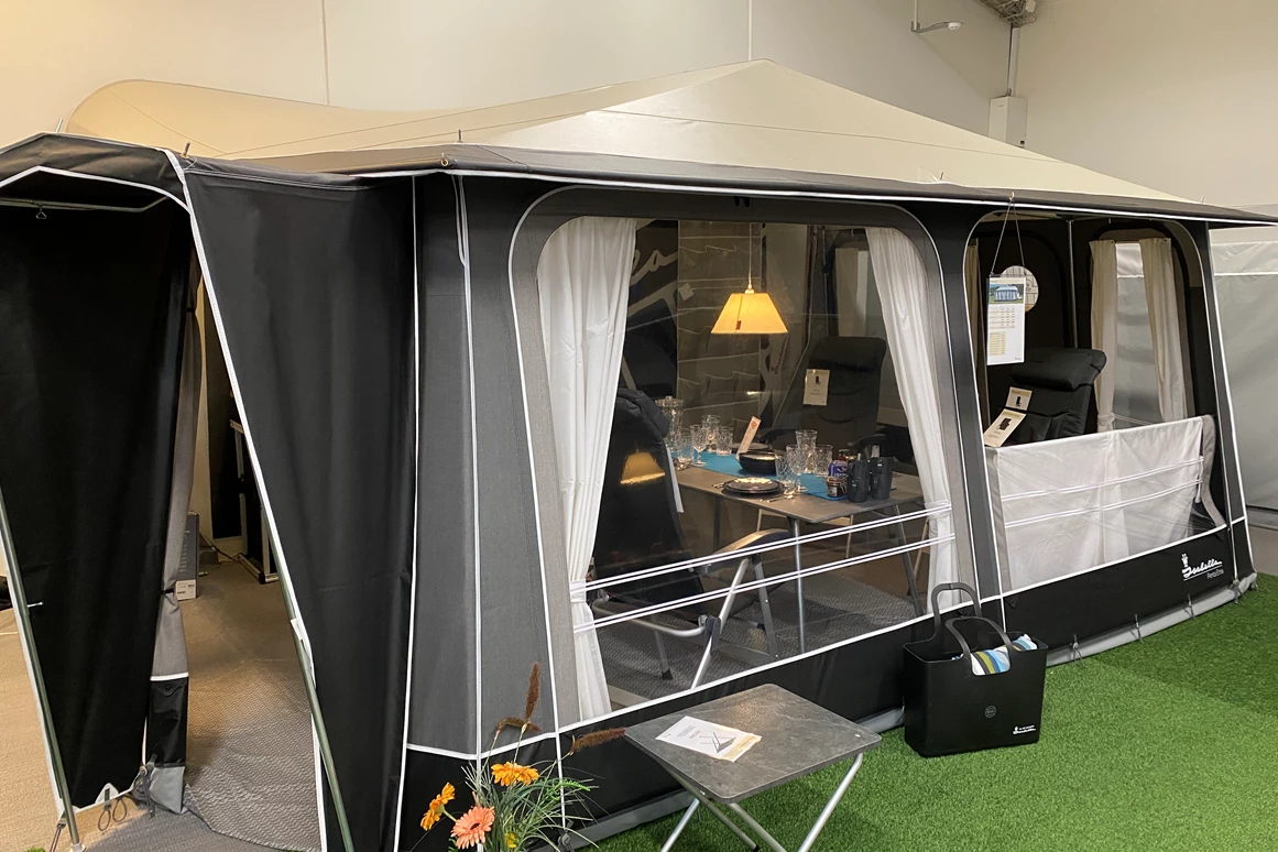 Wohnmobilhändler: Große Ausstellung mit Isabella wohnwagenvorzelt - Jysk Caravan Center