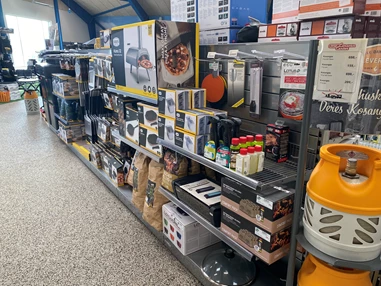 Wohnmobilhändler: Große Auswahl an Grills und Zubehör von Cadac, Mestic, Everdure, Ooni und Nomadiq - Jysk Caravan Center