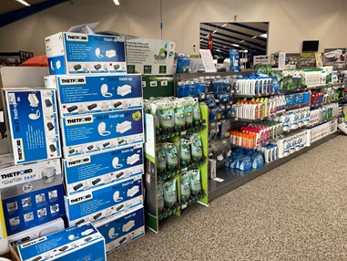 Wohnmobilhändler: Große Auswahl an Flüssigkeit für die Campingtoilette von Thetford, Solbio sowie Produkten zur Reinigung von Wohnwagen und Reisemobilen - Jysk Caravan Center