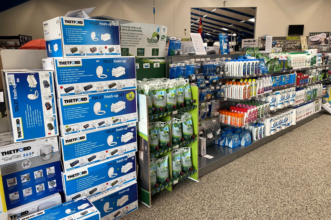 Wohnmobilhändler: Große Auswahl an Flüssigkeit für die Campingtoilette von Thetford, Solbio sowie Produkten zur Reinigung von Wohnwagen und Reisemobilen - Jysk Caravan Center