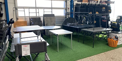 Wohnwagenhändler - Verkauf Reisemobil Aufbautyp: Alkoven - Campingtische in verschiedenen Größen von Westfield, Wecamp und Brunner - Jysk Caravan Center