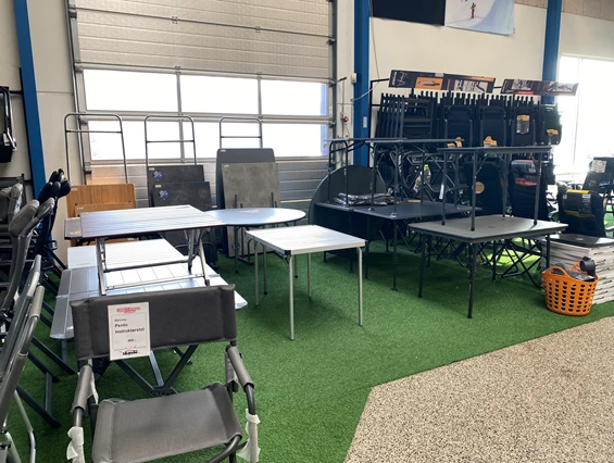 Wohnmobilhändler: Campingtische in verschiedenen Größen von Westfield, Wecamp und Brunner - Jysk Caravan Center