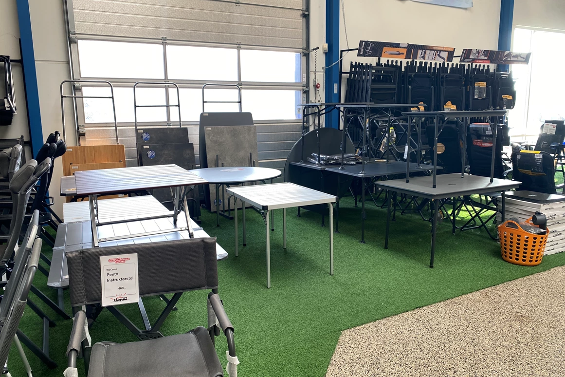 Wohnmobilhändler: Campingtische in verschiedenen Größen von Westfield, Wecamp und Brunner - Jysk Caravan Center