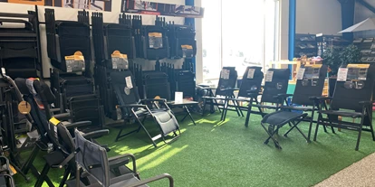 Wohnwagenhändler - Verkauf Reisemobil Aufbautyp: Alkoven - Campingtische in verschiedenen Größen von Westfield - Jysk Caravan Center