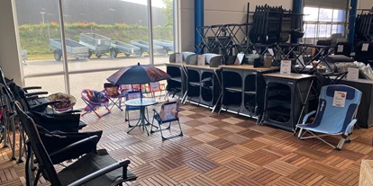 Wohnwagenhändler - Verkauf Reisemobil Aufbautyp: Alkoven - Campingschränke in verschiedenen Größen - Jysk Caravan Center
