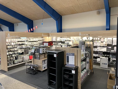 Wohnmobilhändler: Große Isabella-Abteilung mit Ersatzteilen für wohnwagenvorzelt - Jysk Caravan Center