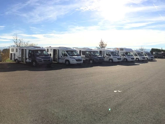 Wohnmobilhändler: Unser Firmengelände  - Wohnmobile-Wohnwagen Wiedemann GmbH