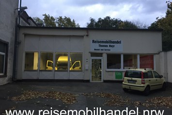 Wohnmobilhändler: In Unserer Halle in Wuppertal bieten unseren Kunden den kompletten Service rund ums Reisemobil an. - Reisemobilhandel Thomas Mayr