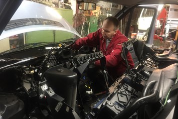 Wohnmobilhändler: Reparaturen am Fahrgestell durch LKW Service Voos in Solingen - Reisemobilhandel Thomas Mayr