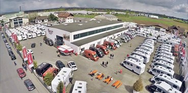 Wohnwagenhändler - Markenvertretung: Knaus Tabbert - Unser Gelände mit der Ausstellung - Camping-Center Vöpel GmbH