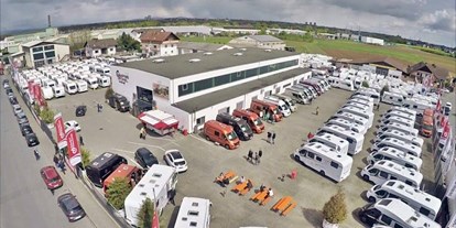 Wohnwagenhändler - Markenvertretung: Hobby - Unser Gelände mit der Ausstellung - Camping-Center Vöpel GmbH