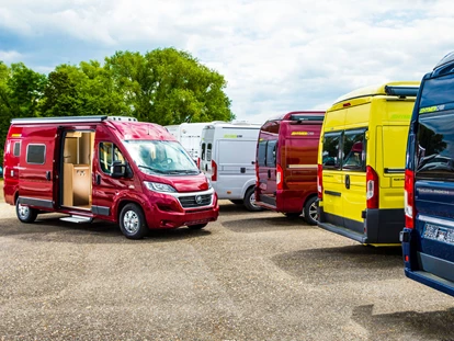 Wohnwagenhändler - Markenvertretung: Bürstner - Brecht CaraVan GmbH&Co KG
