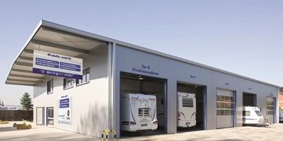 Concessionario di caravan - Reparatur Wohnwagen - Werkstatthalle - schaffer-mobil Wohnmobile GmbH