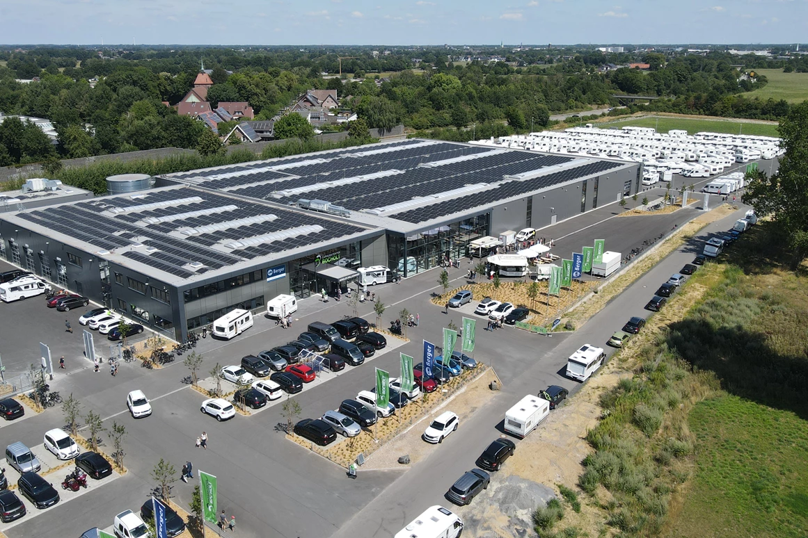 Wohnmobilhändler: Luftbild Vertriebscenter - Caravan Center Bocholt