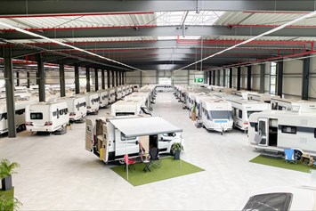 Wohnmobilhändler: Ausstellung Wohnwagen und Reisemobile - Caravan Center Bocholt