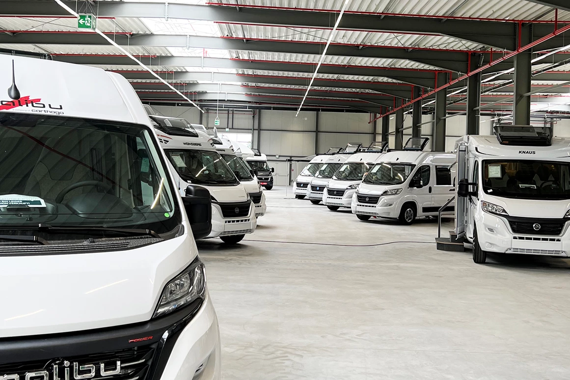 Wohnmobilhändler: Ausstellung Reisemobile und Vans - Caravan Center Bocholt
