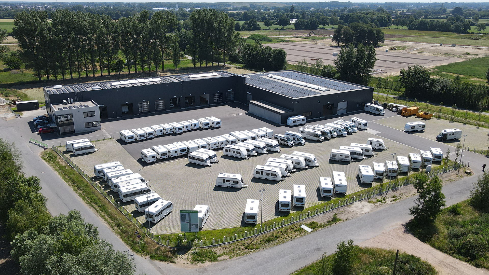 Wohnmobilhändler: Luftbild Werkstatt - Caravan Center Bocholt