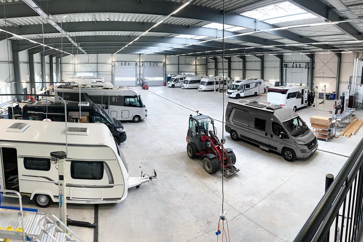 Wohnmobilhändler: Teil der Werkstatt innen - Caravan Center Bocholt