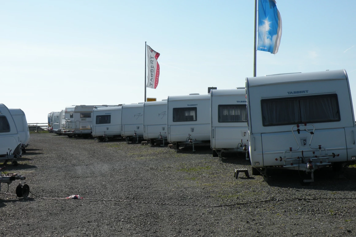 Wohnmobilhändler: Freigelände - Degen Caravan KG