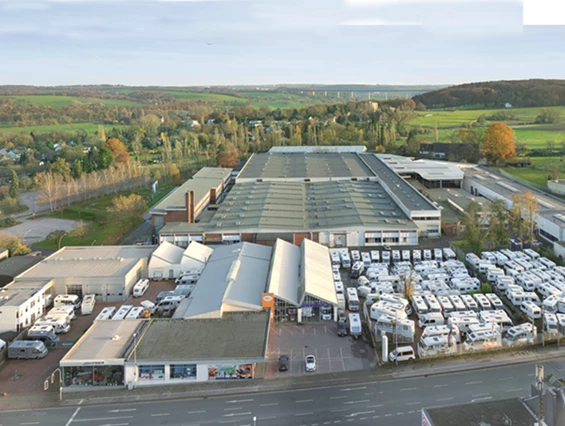 Wohnmobilhändler: Alles für´s mobile Reisen auf knapp 9.0000 qm an der Kölner Straße 35-37 in Mülheim an der Ruhr-Saarn! - HYMER-Zentrum B1 Dhonau GmbH