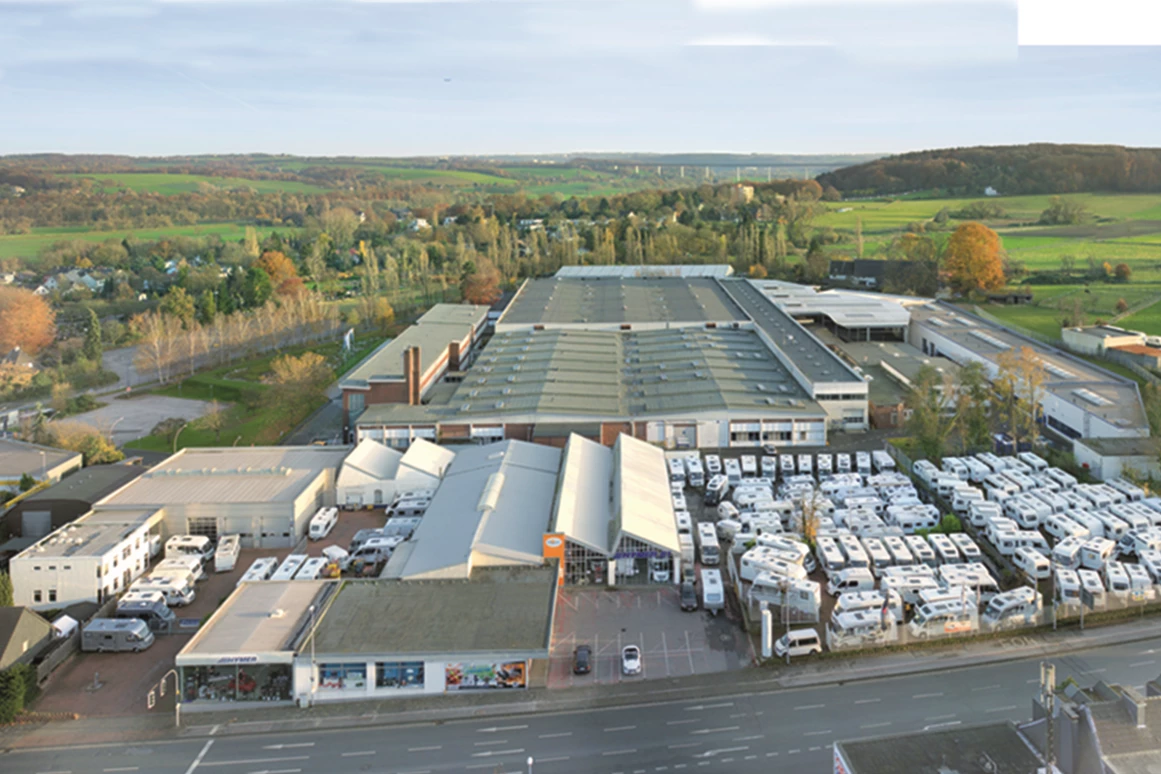 Wohnmobilhändler: Alles für´s mobile Reisen auf knapp 9.0000 qm an der Kölner Straße 35-37 in Mülheim an der Ruhr-Saarn! - HYMER-Zentrum B1 Dhonau GmbH