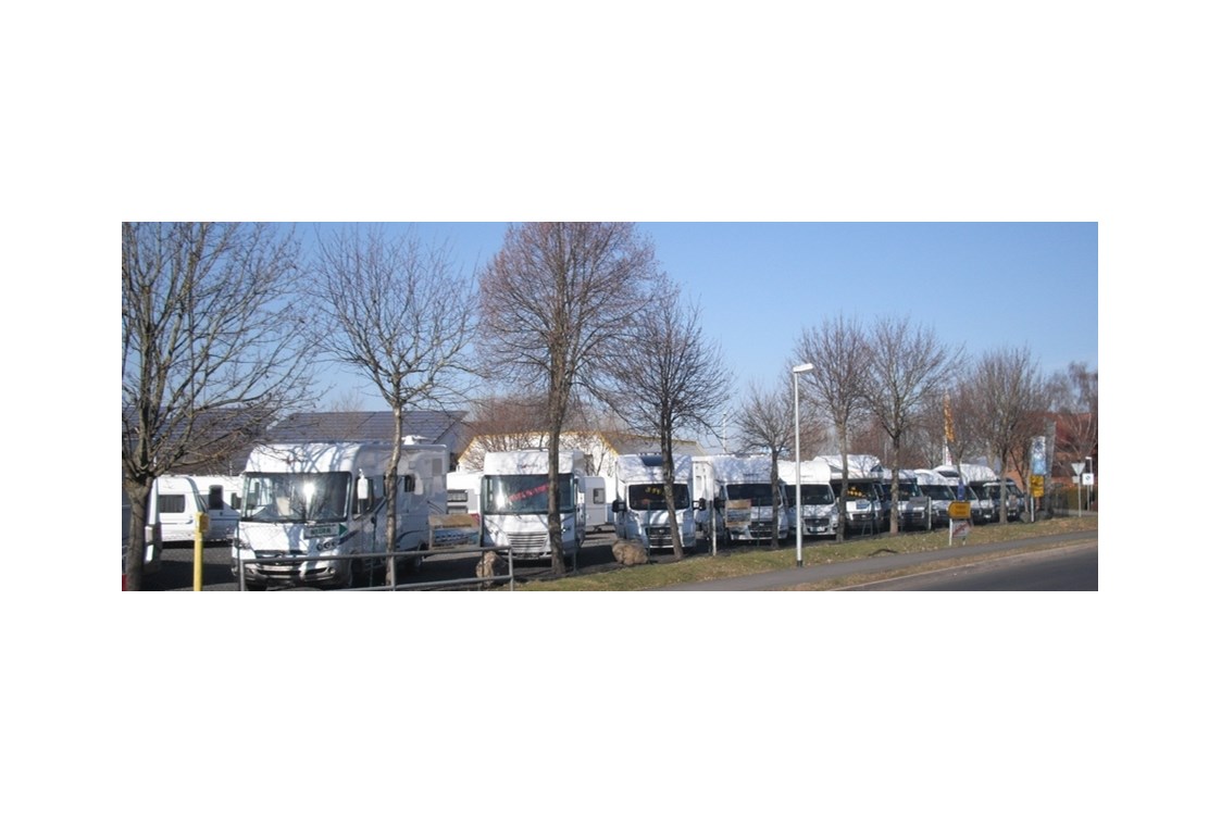 Wohnmobilhändler: Blick von der Autobahn - Kuno Caravaning GmbH & Co. KG