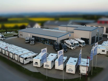 Wohnwagenhändler - PLZ 55576 (Deutschland) - Ausstellungshalle mit Werkstatt und Freigelände - AMB Reisemobile GmbH
