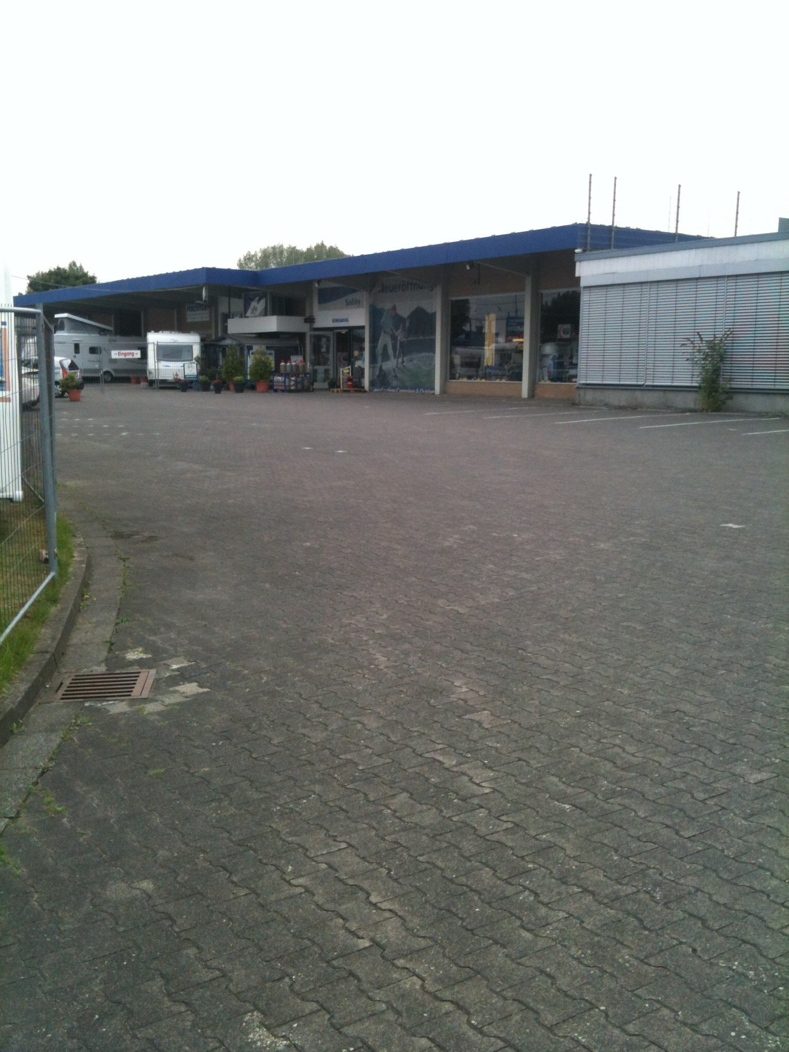 Wohnmobilhändler: Frischmuth 10 000 qm Camping Markt