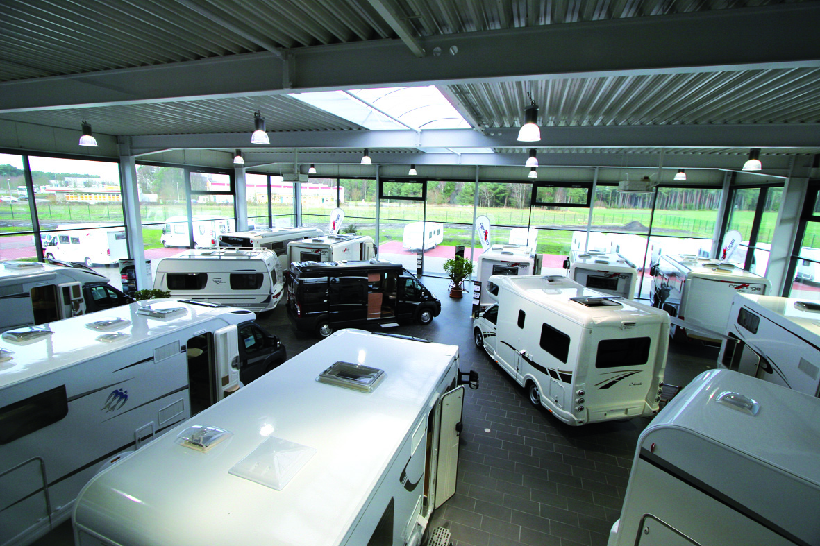 Wohnmobilhändler: Verkaufraum - Südsee-Caravans, G. und P. Thiele OHG