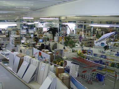 Wohnmobilhändler: Unser Campingzubehör Shop mit 1000 qm Auswahl - Campingmarkt GmbH