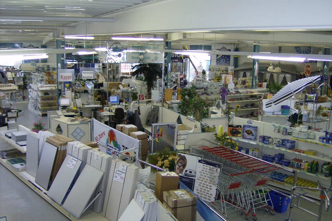 Wohnmobilhändler: Unser Campingzubehör Shop mit 1000 qm Auswahl - Campingmarkt GmbH