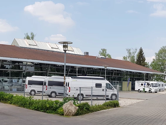 Wohnmobilhändler: Willkommen in der Caravaning Galerie - Caravaning Galerie Augsburg - Ihr freundlicher Partner in Bayern für Hymer und Fleurette