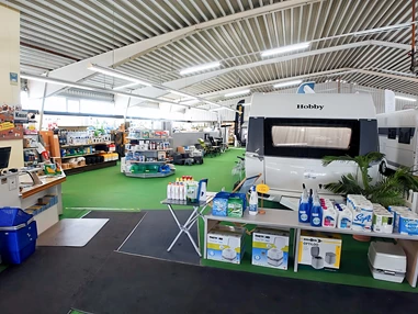 Wohnmobilhändler: Unser Zubehörshop, direkt neben unserer Fahrzeugausstellung - Campingsalon ZimmerMann GmbH