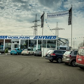 Wohnmobilhändler: Einfahrt - Moser Caravaning GmbH