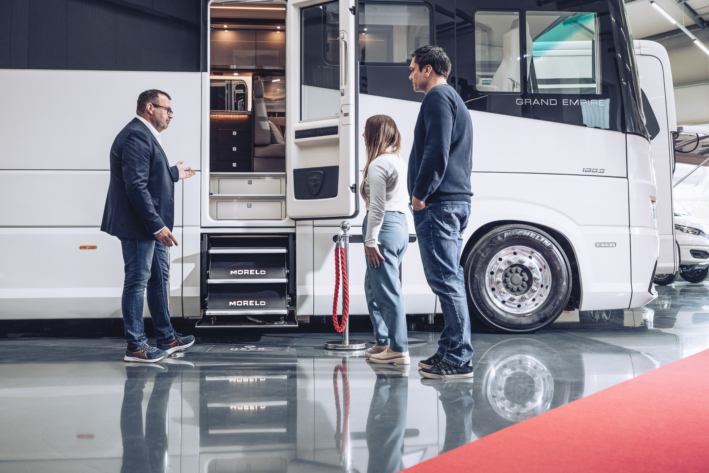 Wohnmobilhändler: Heck Caravan & Reisemobile