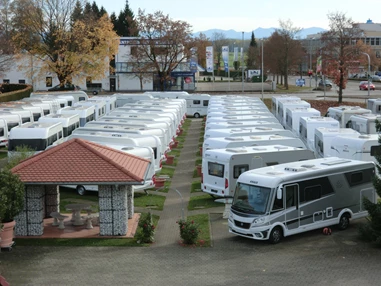 Wohnmobilhändler: Caravan-Center Owandner