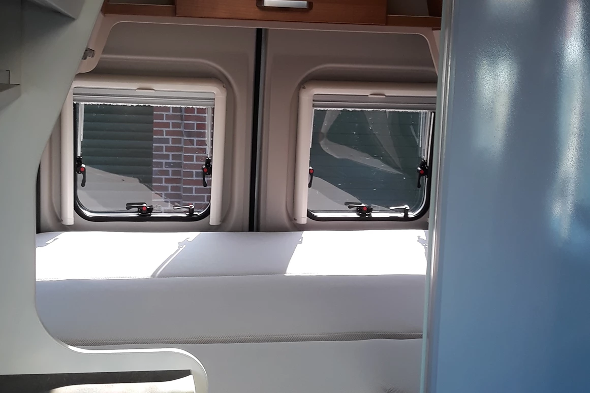 Wohnmobilhändler: VanTourer - Raumbad - Emsland Camper